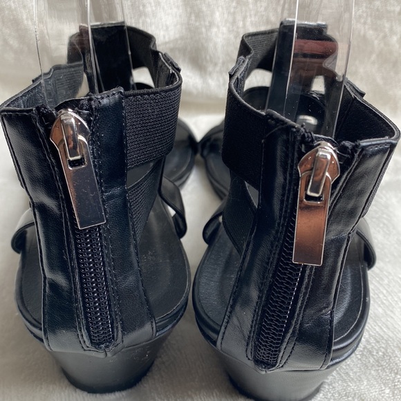 Black Wedges Size 9 - Picture 4 of 11